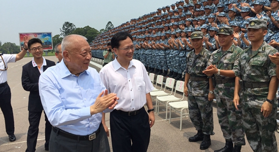 陳冬主禮第13屆香港青少年軍事夏令營結業(yè)典禮